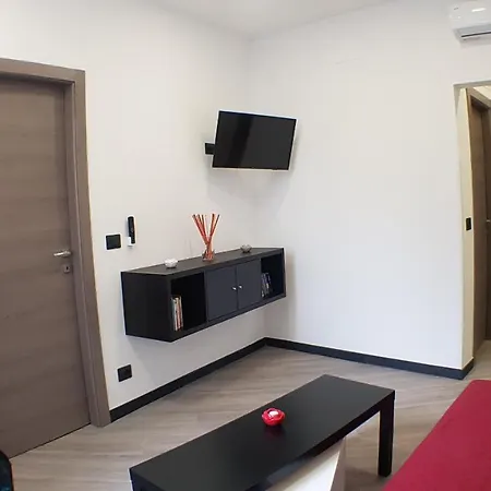 Lisauro Fieschi Apartamento *